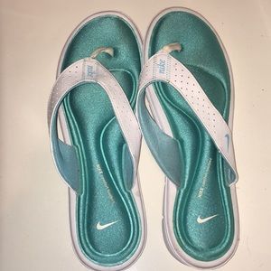 Nike women’s Slippers